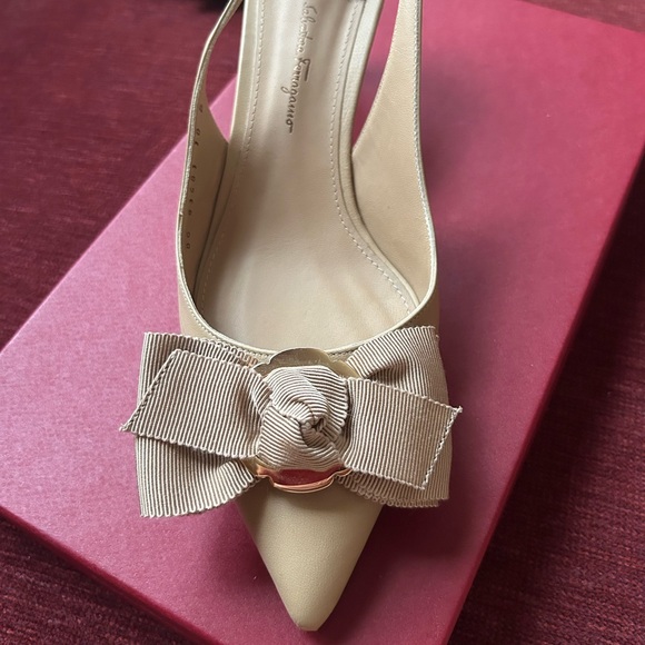 Salvatore Ferragamo Beige Bow Slingback Heels